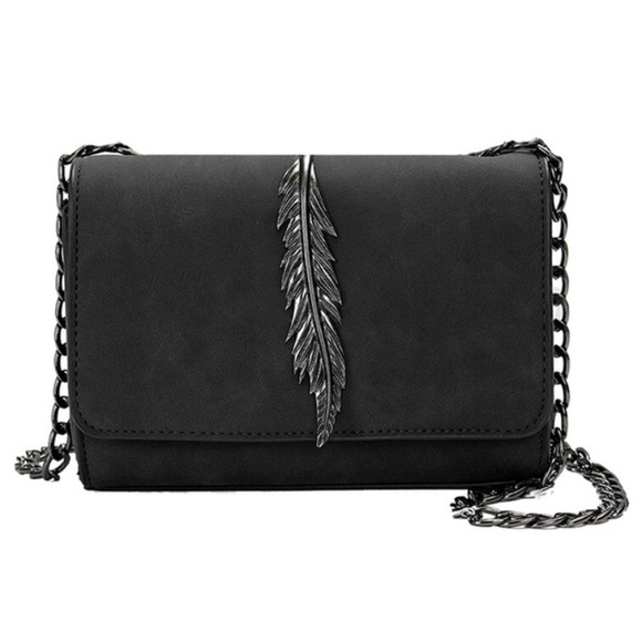 Lush Style Finds Handbags - 🎉HP🎉 🆕 PHOENIX Metal Chain Crossbody Bag